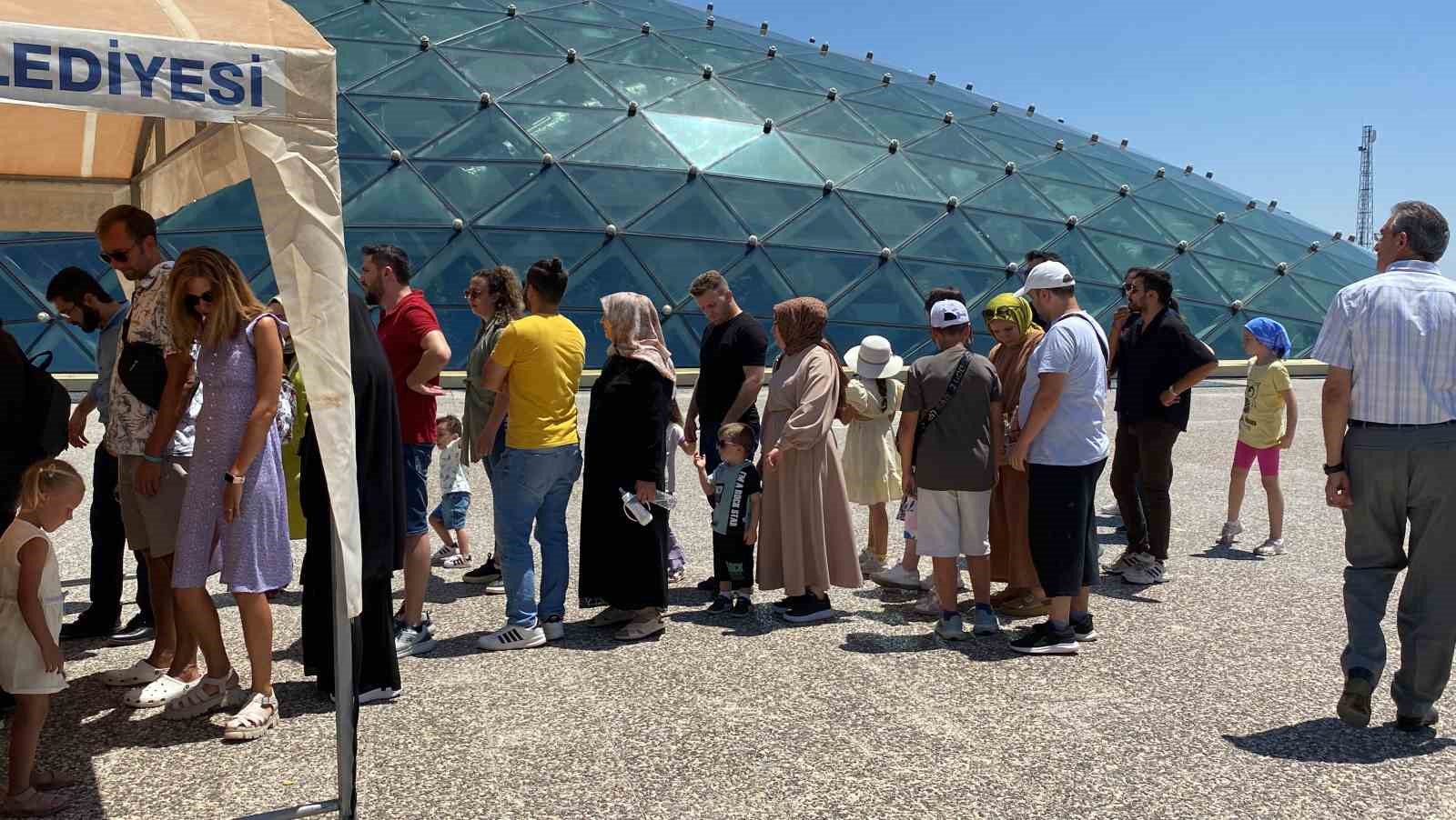 Kurban Bayramı tatilinde Tropikal Kelebek Bahçesi yoğun ilgi
