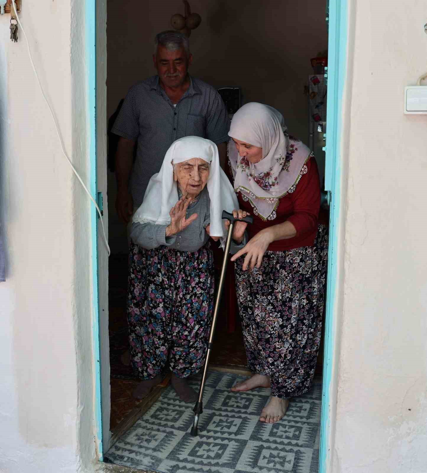 Asırlık Hatice Kübra teyzenin şaşırtan hayat hikayesi
