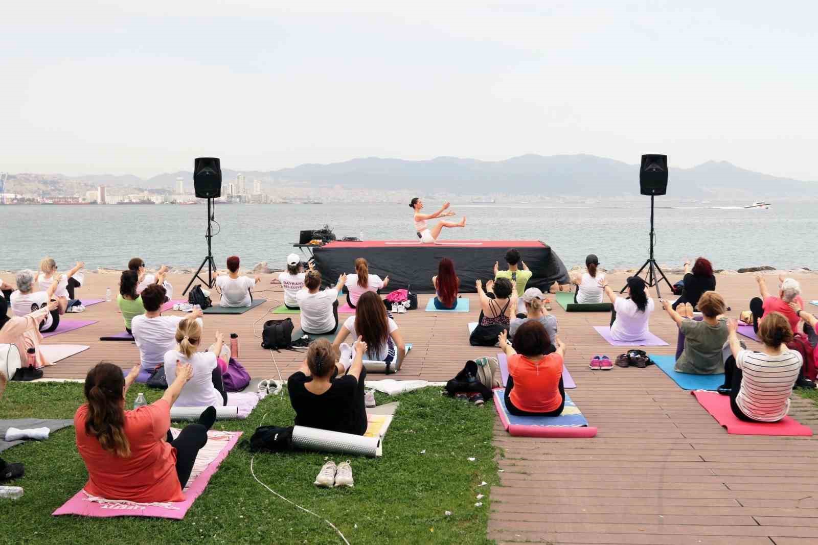 Yoga tutkunları Bayraklı’da buluştu
