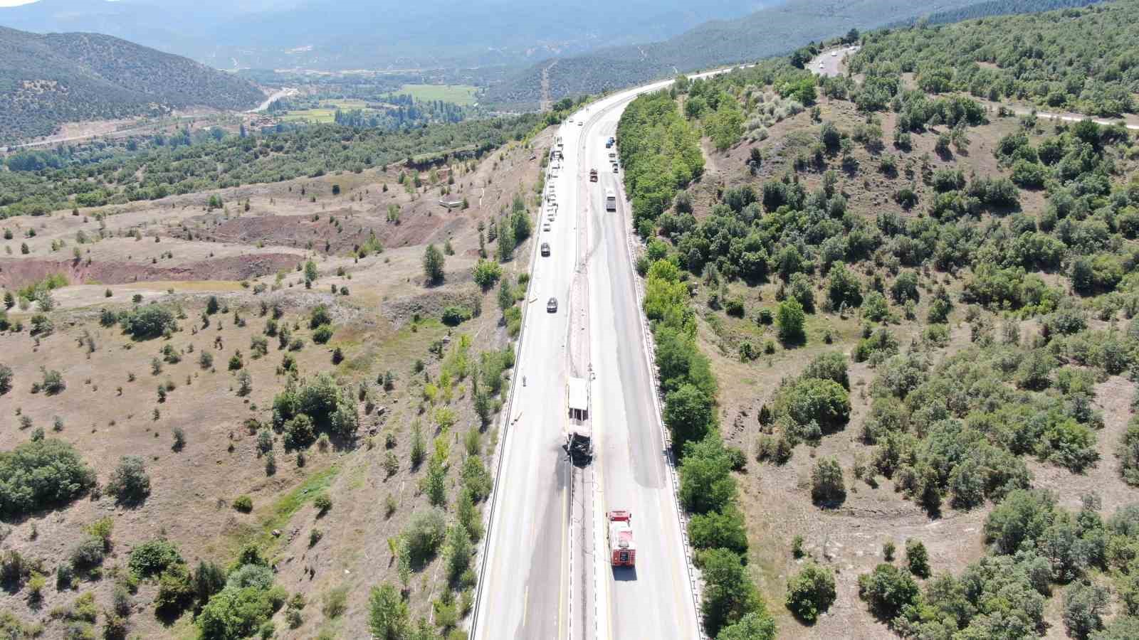 Freni boşalan tır dehşet saçtı: 1 ölü, 1 yaralı
