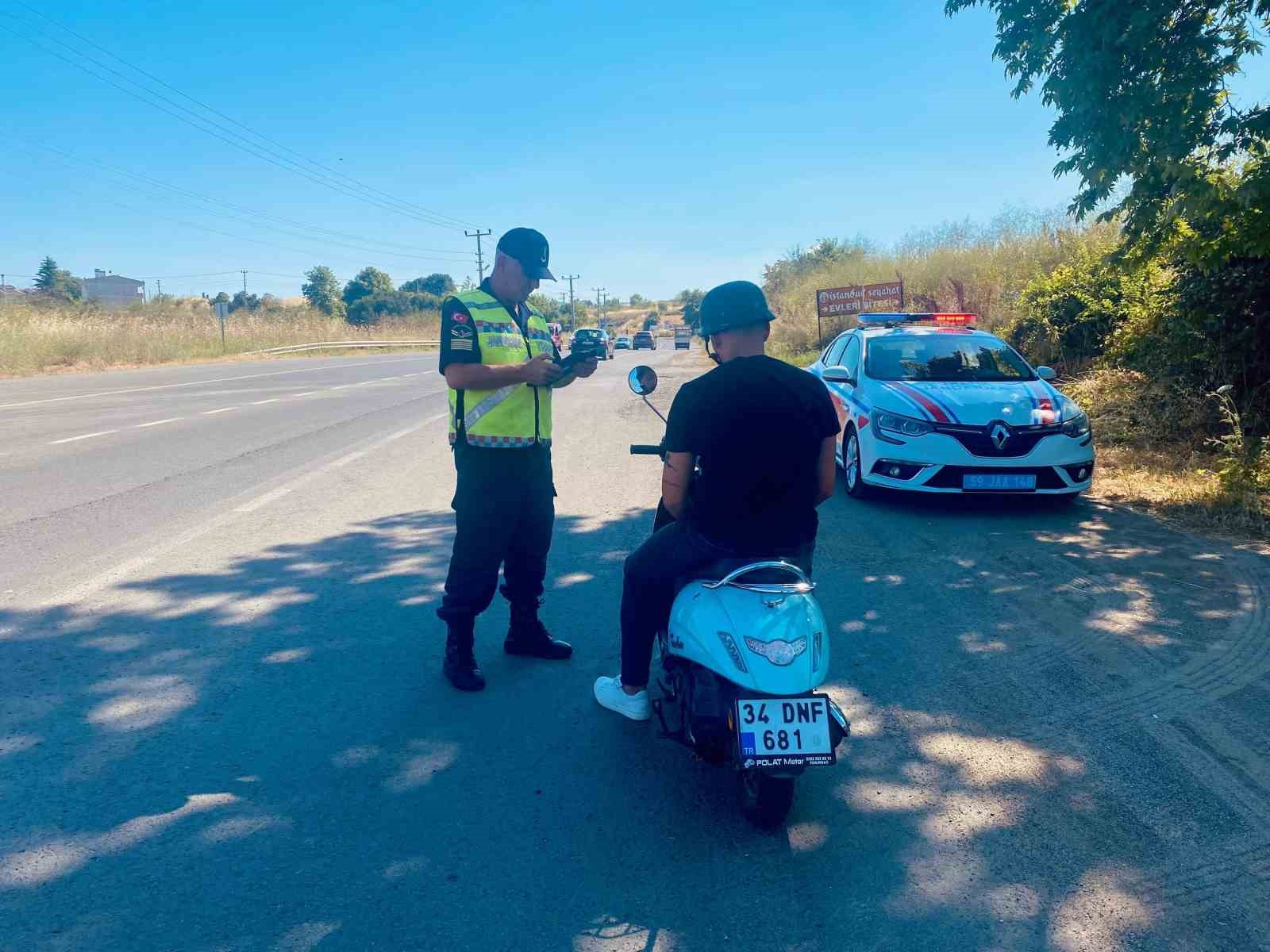 Tekirdağ’da emniyet şeridini ihlal eden 9 kişiye 65 bin lira ceza
