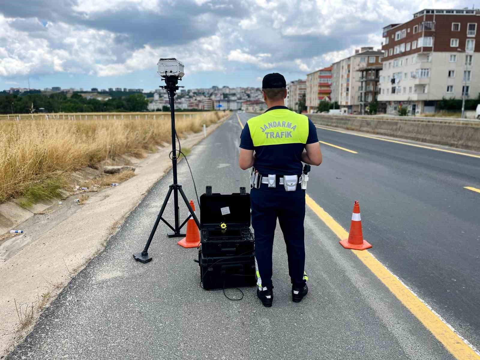 Tekirdağ’da emniyet şeridini ihlal eden 9 kişiye 65 bin lira ceza
