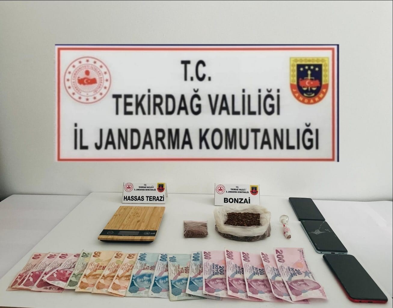 Tekirdağ’da Jandarma’dan uyuşturucu operasyonu: 11 kişi gözaltına alındı
