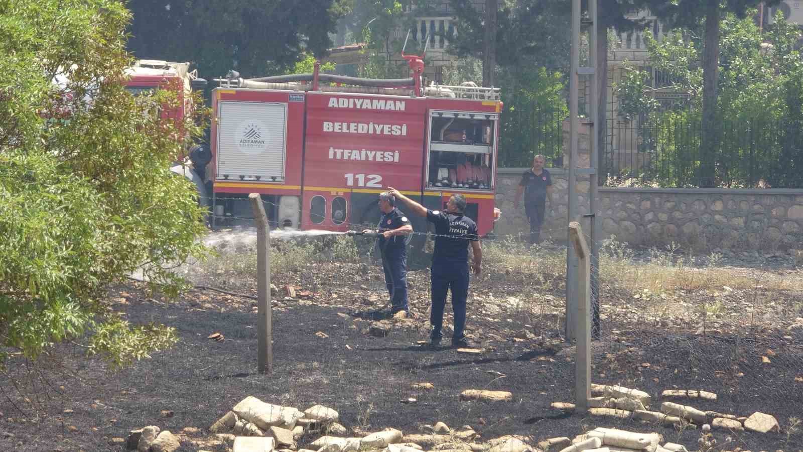 Adıyaman’da örtü yangınında meyve ağaçları zarar gördü
