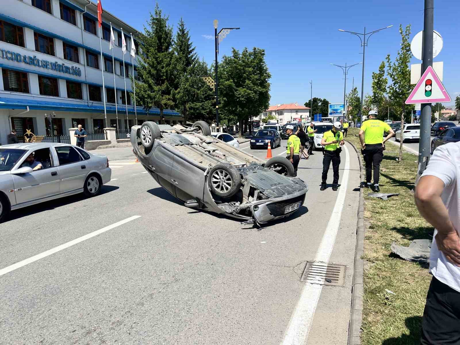 Düz yolda takla attı: 1 yaralı
