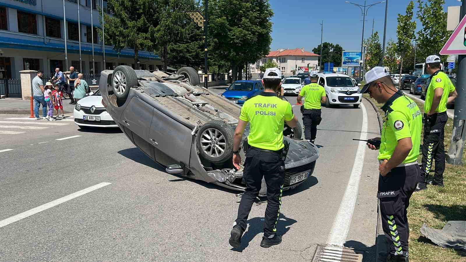 Düz yolda takla attı: 1 yaralı
