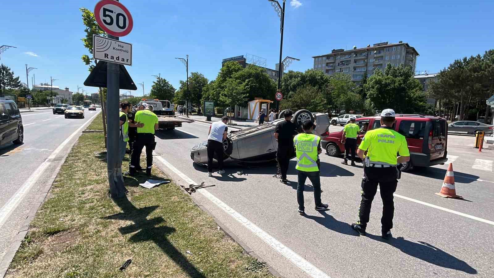 Düz yolda takla attı: 1 yaralı
