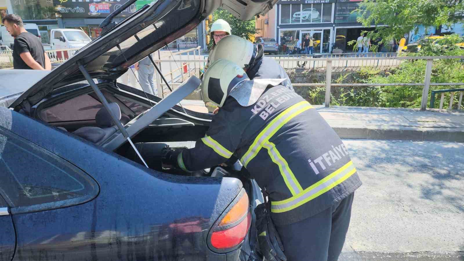 Otomobilde çıkan yangın paniğe yol açtı
