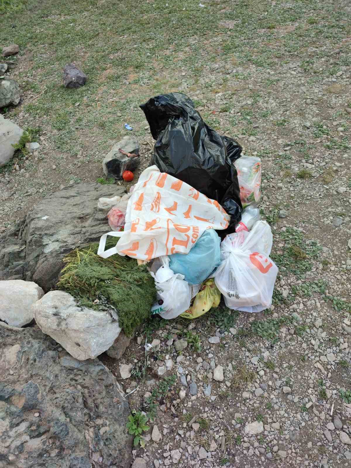 Doğa harikası Cennet ve Cehennem Vadisi çöplüğe döndü
