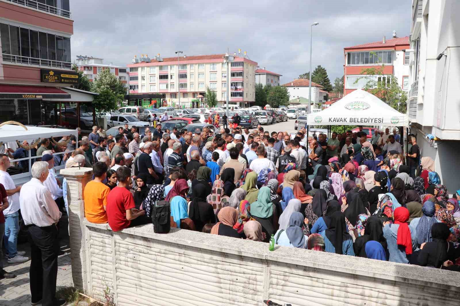 5. kattan düşerek ölen minik Simay’a gözyaşı
