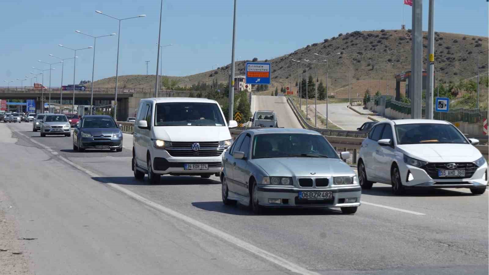 43 ilin geçiş güzergahında trafik akıcı, denetimler sıkı
