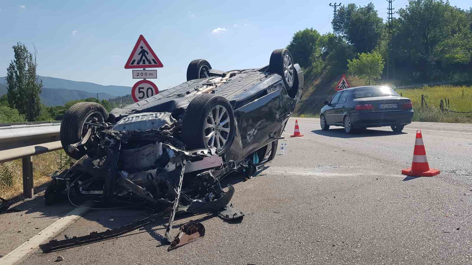 Karabük’te çarpışan iki otomobil takla attı: 1 ölü, 5 yaralı
