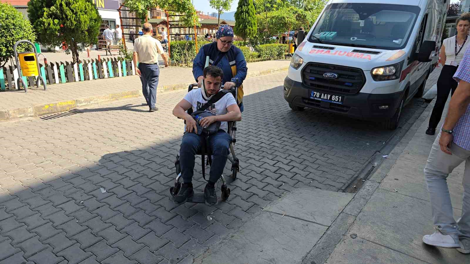 Karabük’te çarpışan iki otomobil takla attı: 1 ölü, 5 yaralı
