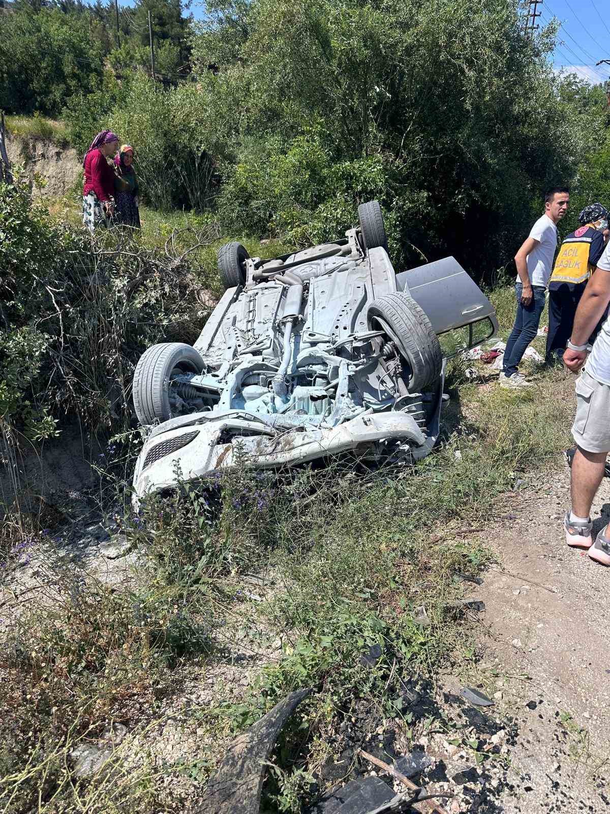 Karabük’te çarpışan iki otomobil takla attı: 1 ölü, 5 yaralı
