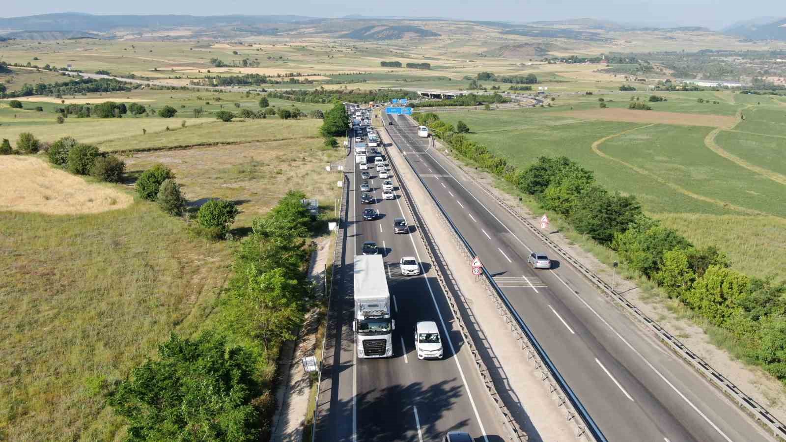 21 ilin geçiş noktasında bayram dönüşü yoğunluğu yaşanıyor
