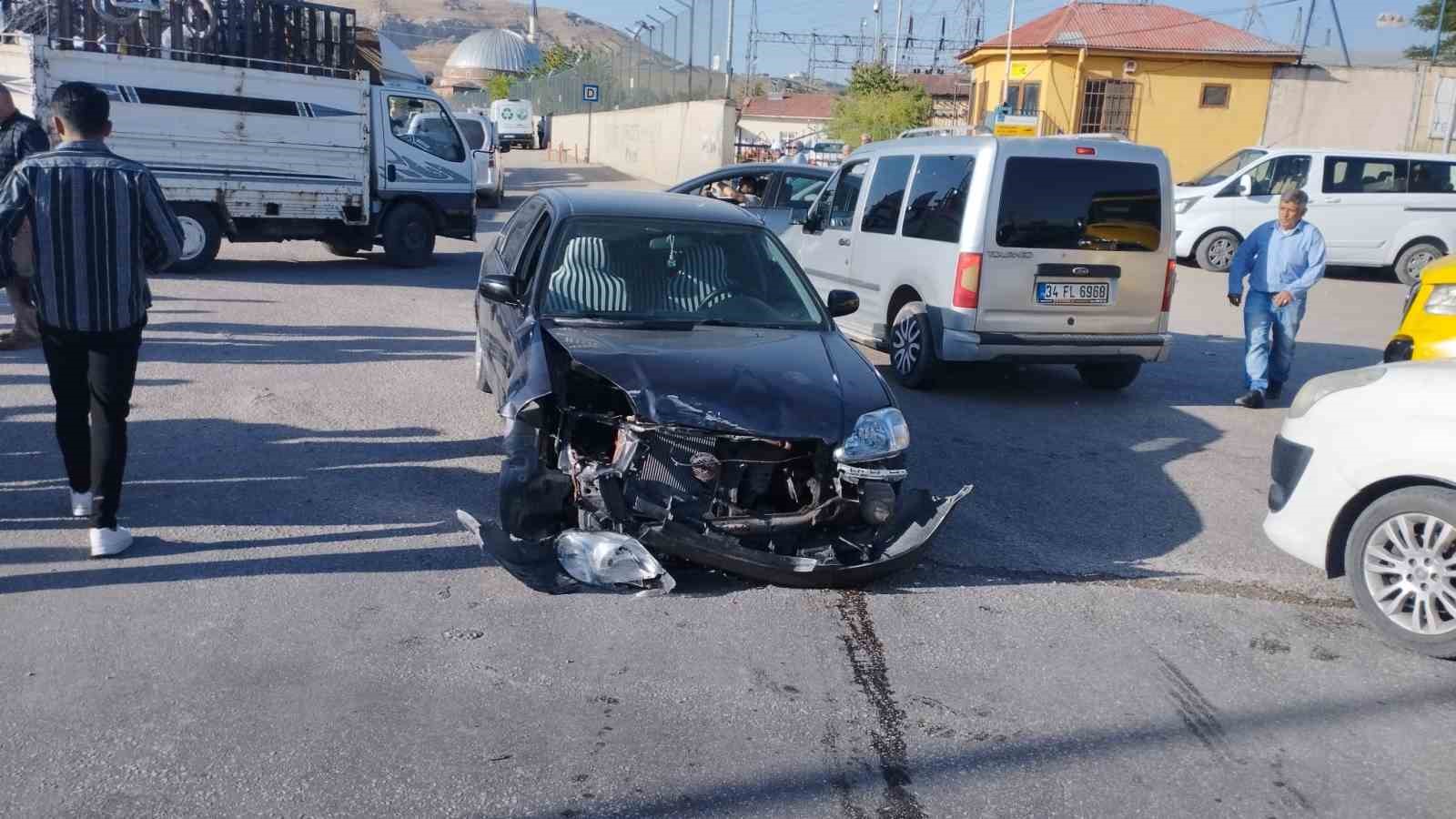 Van’da trafik kazası: 1 ölü, 5 yaralı
