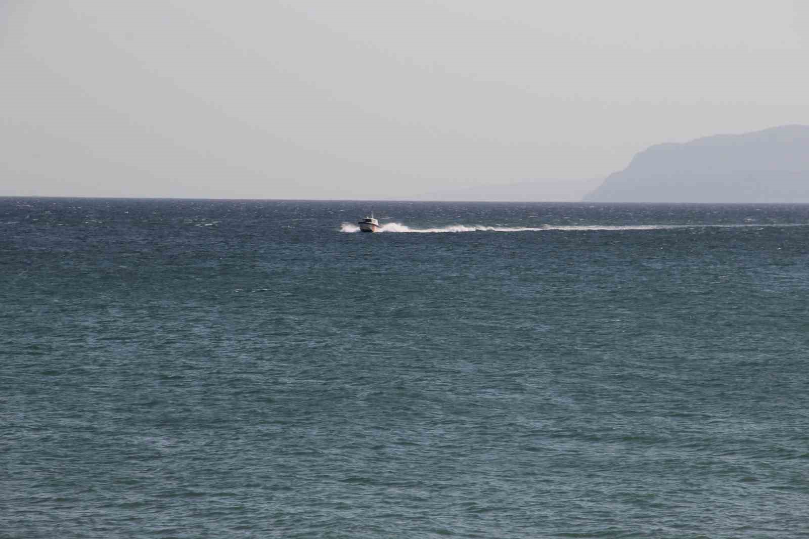 Tekirdağ’da şişme bot alabora oldu, Sahil Güvenlik ekipleri 2 kişiyi kurtardı
