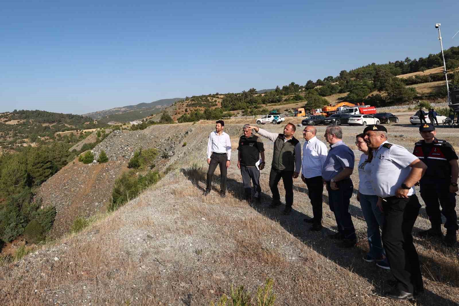 Bursa Valisi Demirtaş, yangın bölgesinde incelemelerde bulundu
