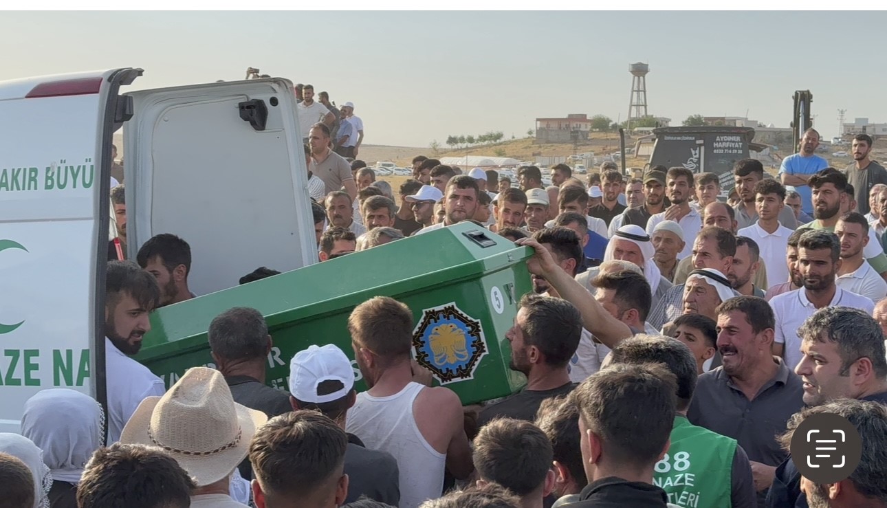 Mardin’deki yangında hayatını kaybeden 8 vatandaş defnedildi
