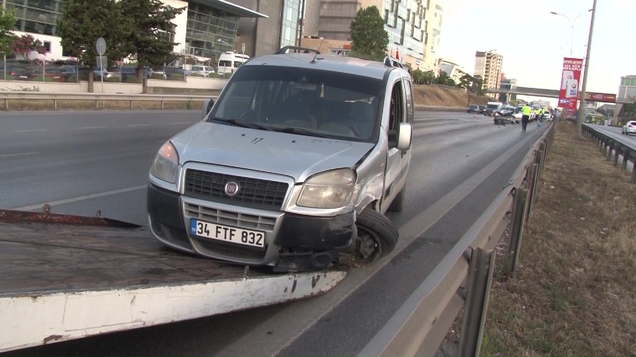 Maltepe’de kaza yapan araç sürücüsü olay yerinden kaçtı
