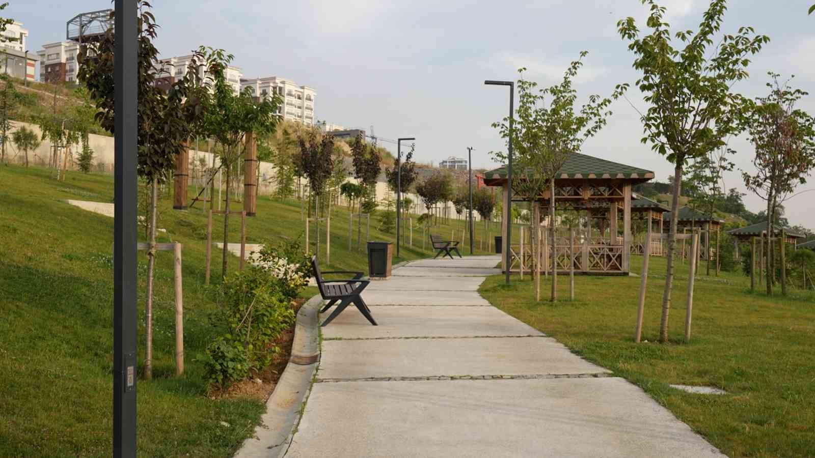 Başakşehir’de Çam ve Sakura Millet Bahçesi’ne yoğun ilgi
