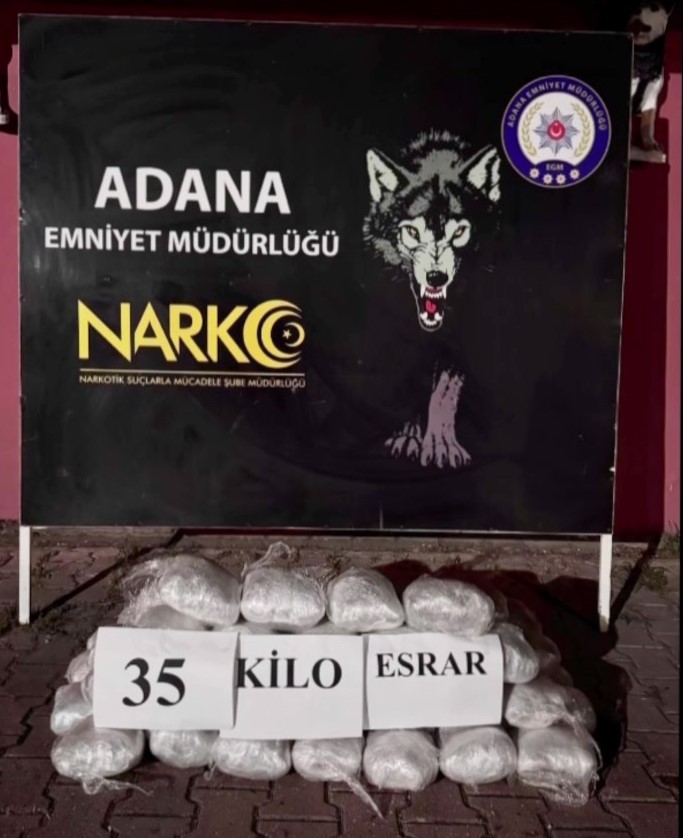 Narkotik polisi saman balyaları arasında 35 kilo esrar ele geçirdi
