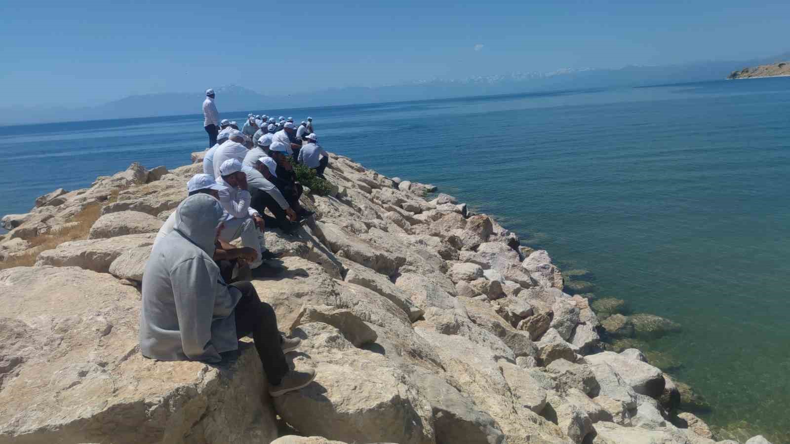 Van Gölü’nde kaybolan şahıs Rov ve Sonar cihazları ile aranıyor
