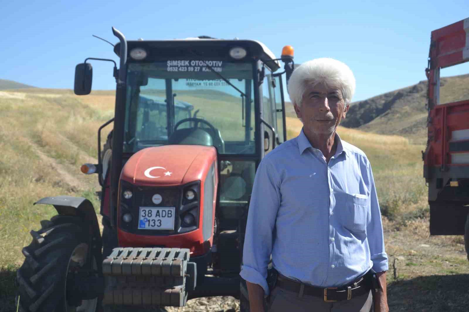 Şarkışlılalı çiftçiler hasat öncesi bozulan yollarının yapılmasını istiyor
