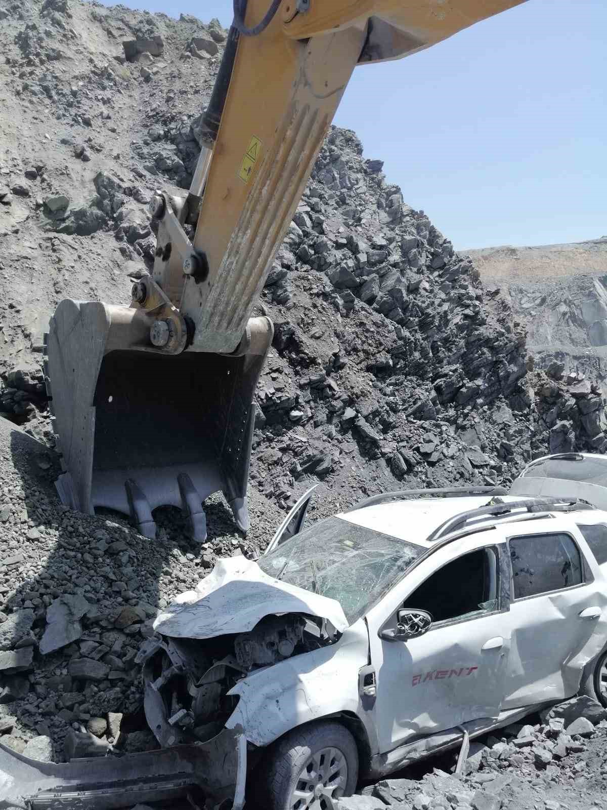 İstanbul’da maden sahasında akıl almaz kaza: Sonu olmayan yolda araç şarampole uçtu
