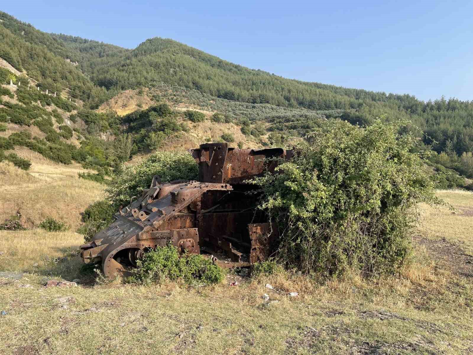 Bölge halkının ilgi odağı olan terkedilmiş tank, yıllardır gizemini koruyor
