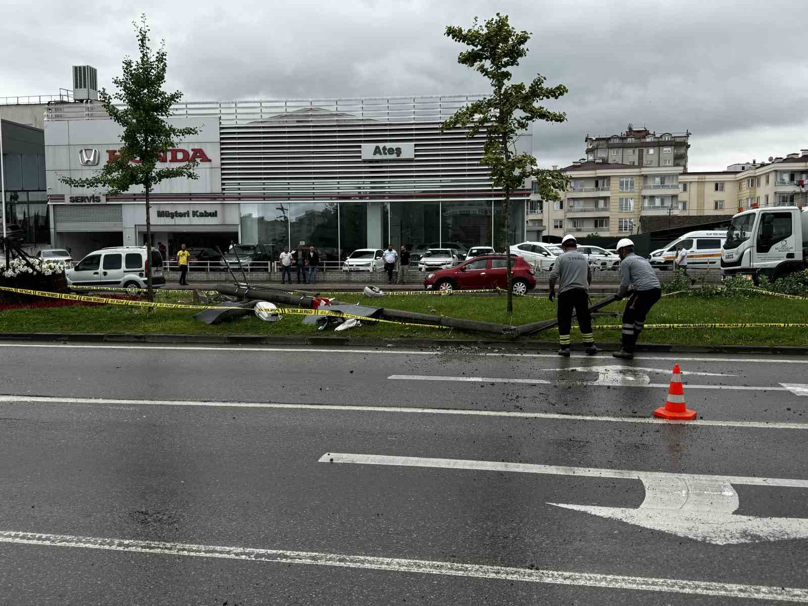 Ordu’da minibüs refüje çarparak yan yattı: 1 ölü, 4 yaralı
