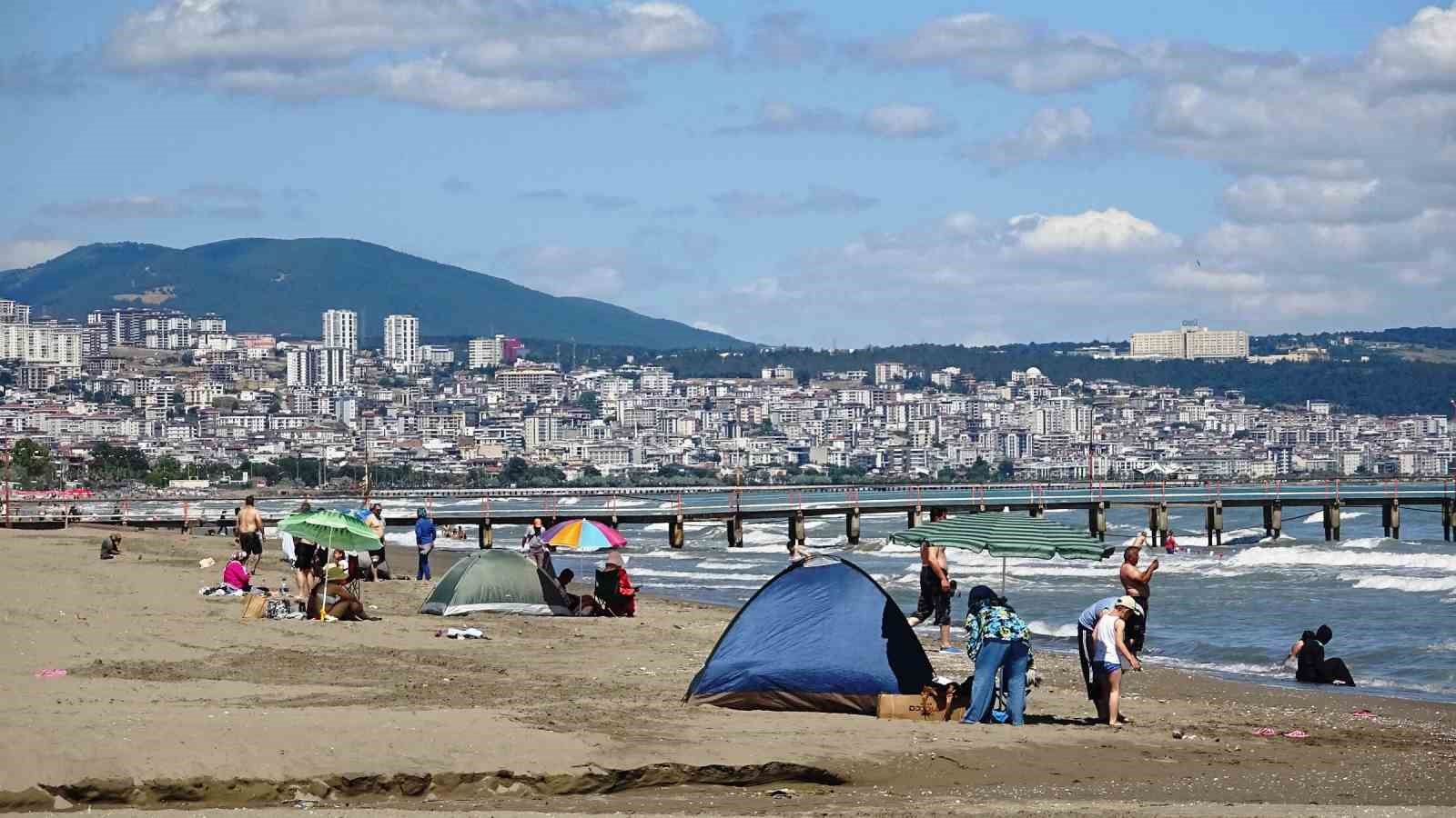 Karadeniz’de 4 kişi boğulma tehlikesi geçirdi
