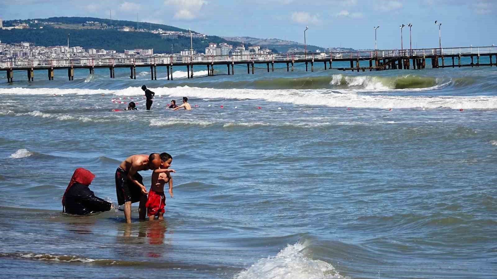 Karadeniz’de 4 kişi boğulma tehlikesi geçirdi
