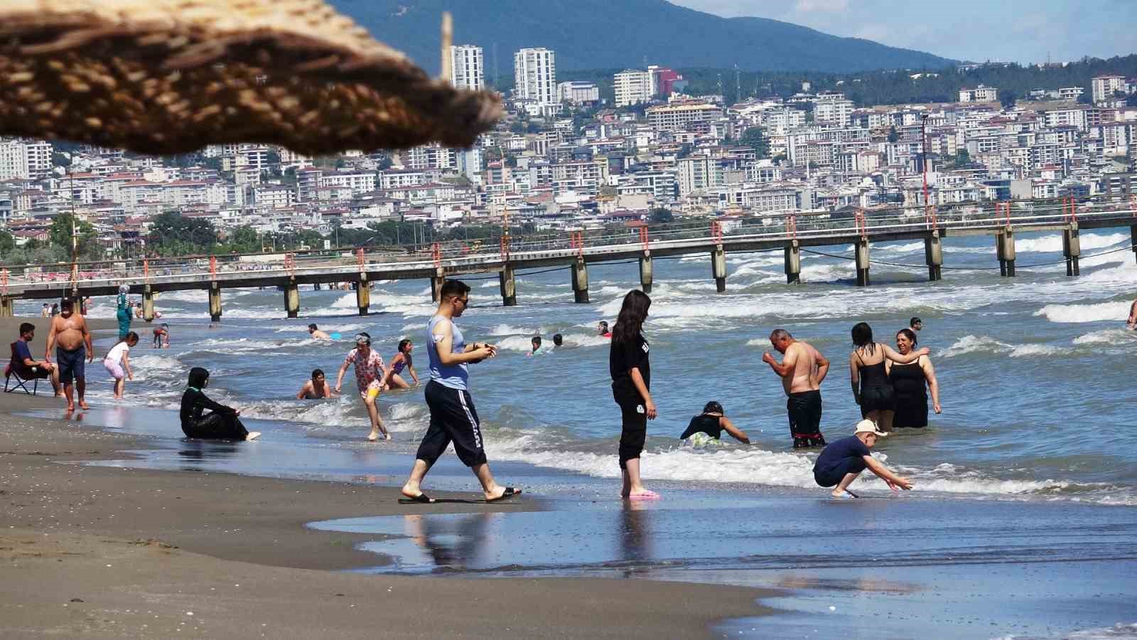 Karadeniz’de 4 kişi boğulma tehlikesi geçirdi
