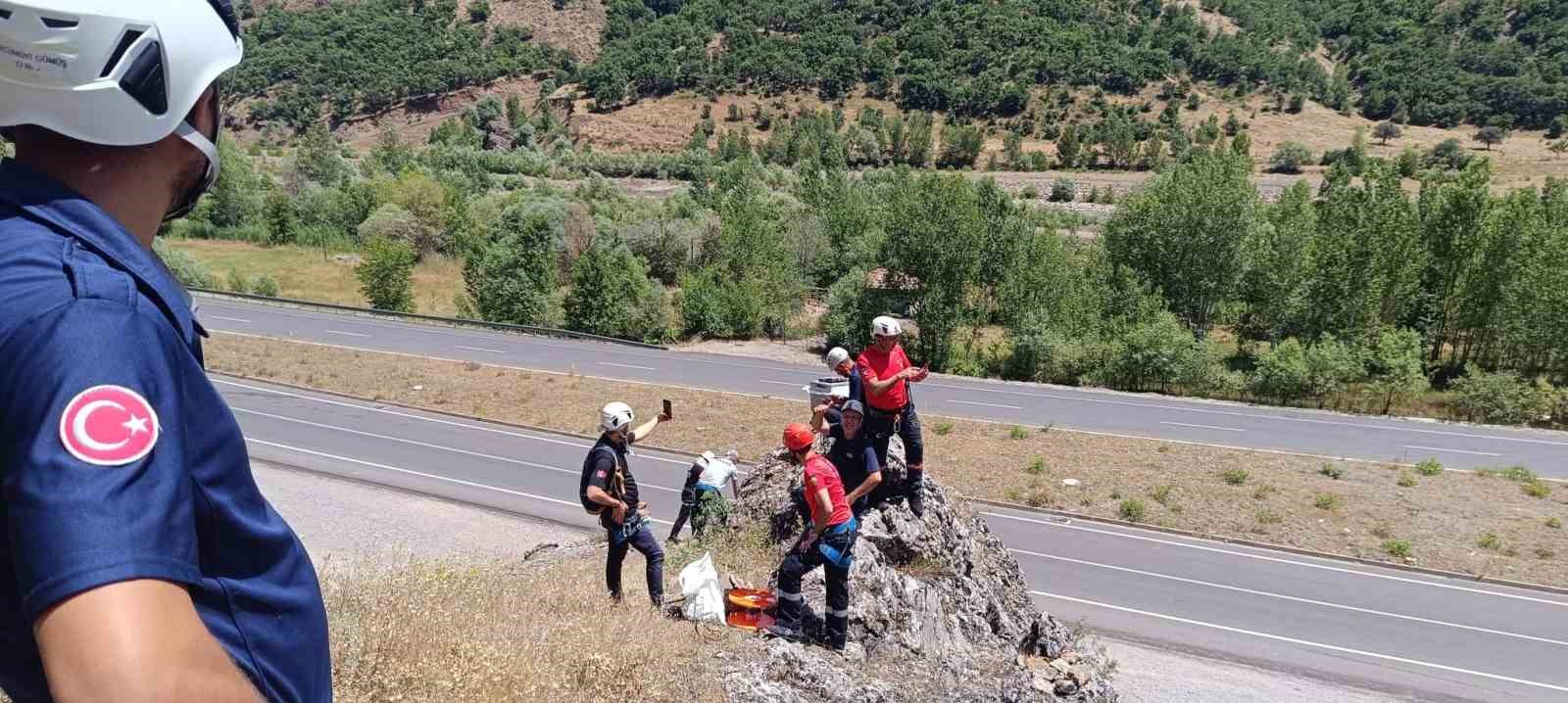 Bingöl’de itfaiye ekiplerine dağcılık eğitimi verilmeye başlandı
