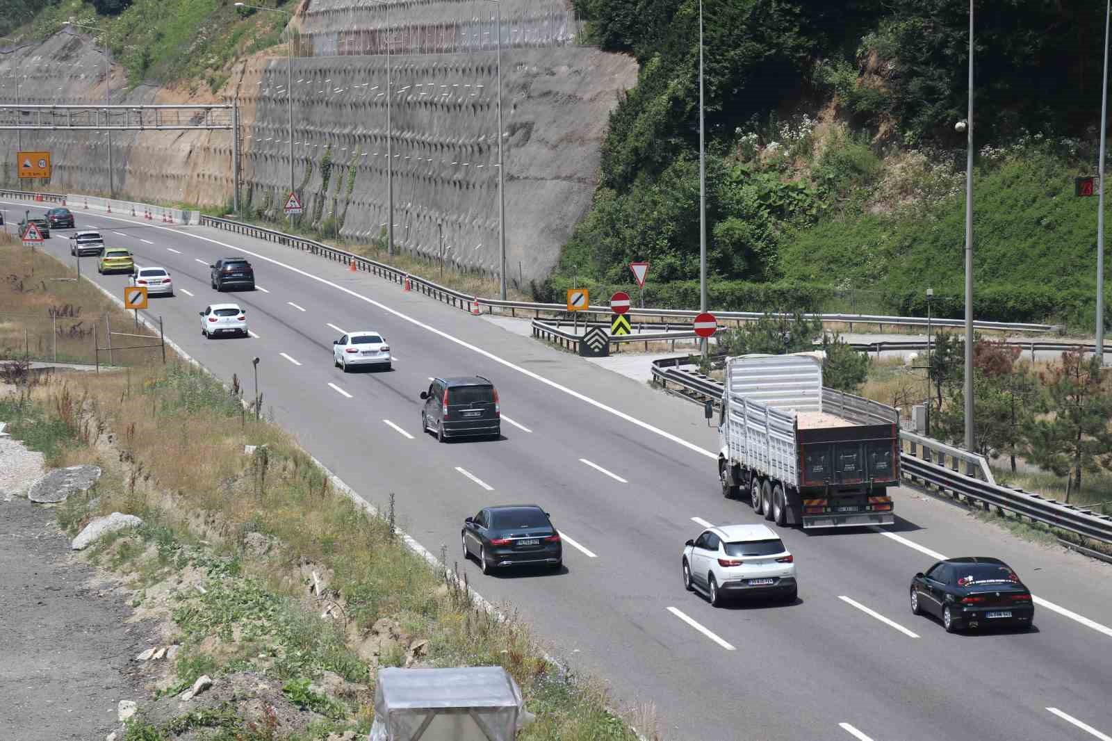 Bolu geçişinde trafik yoğun akıcı
