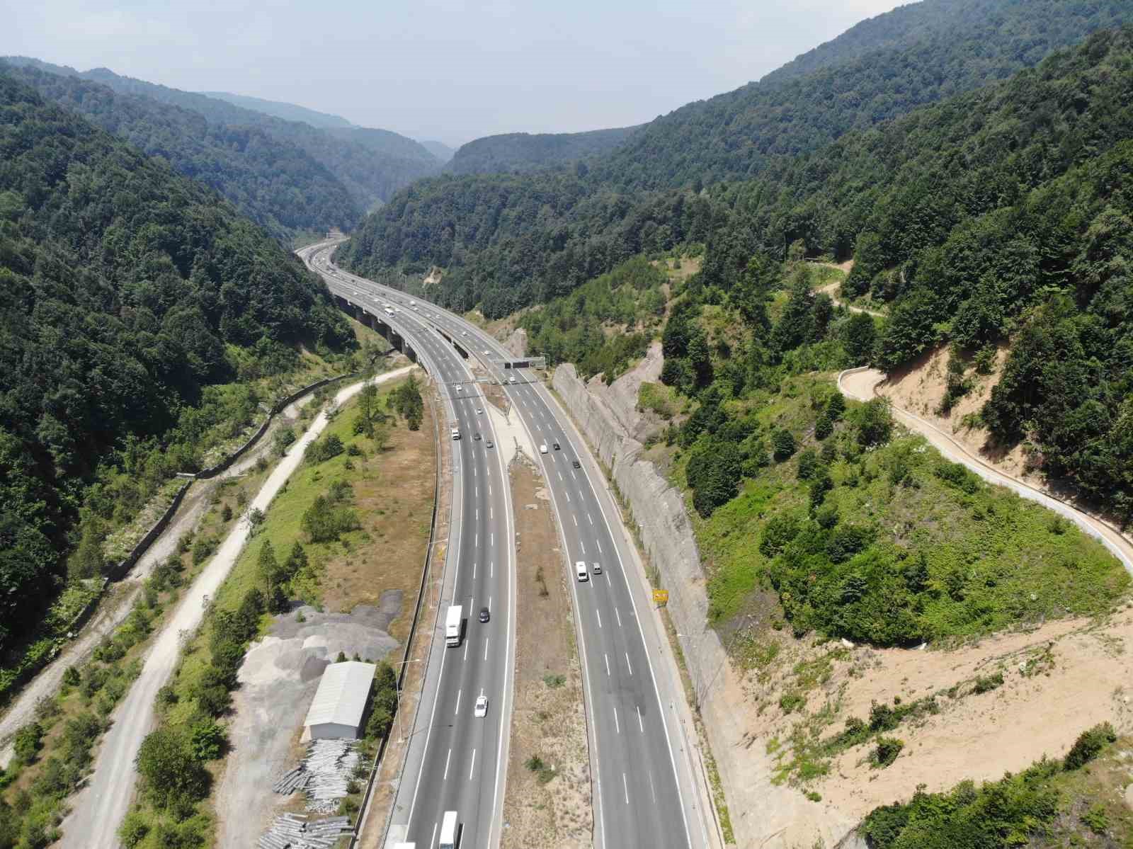 Bolu geçişinde trafik yoğun akıcı
