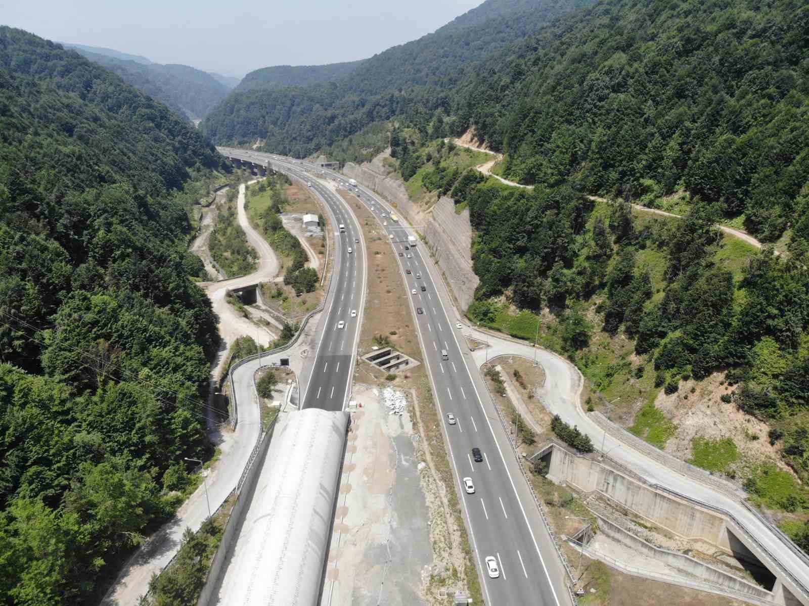 Bolu geçişinde trafik yoğun akıcı
