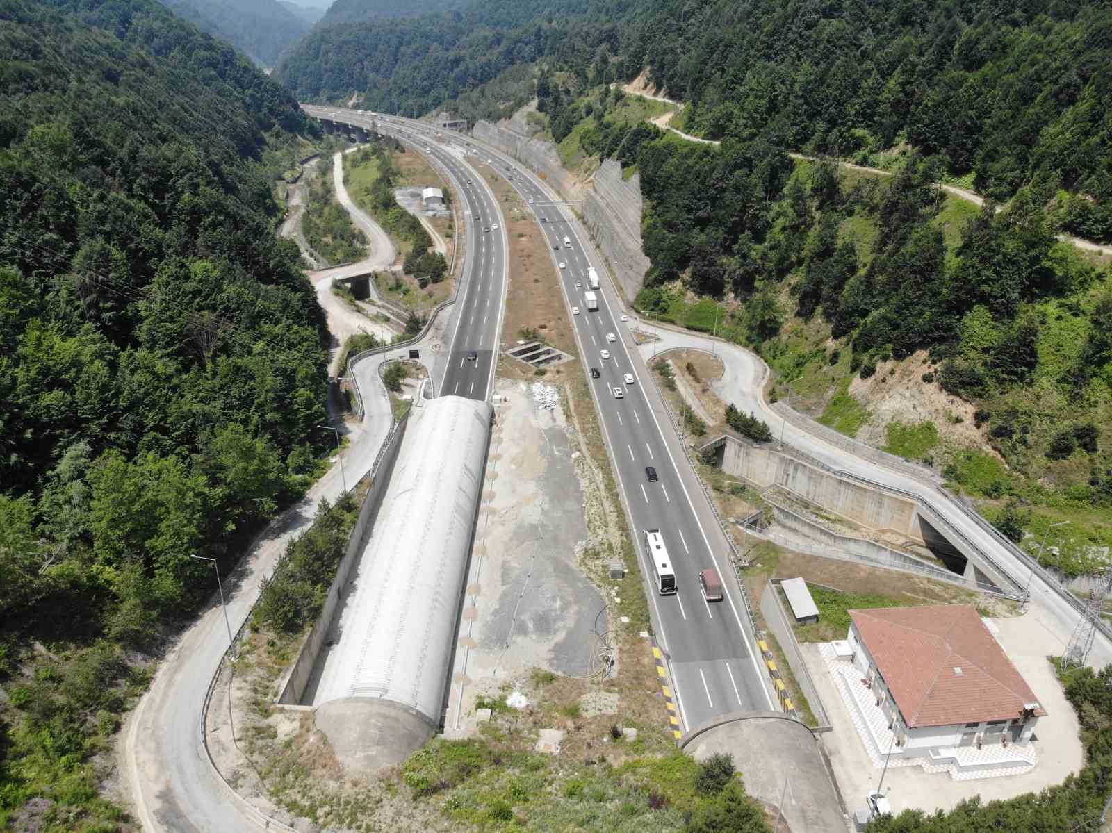 Bolu geçişinde trafik yoğun akıcı
