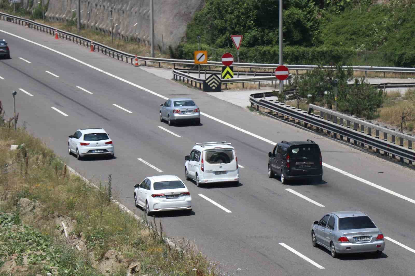 Bolu geçişinde trafik yoğun akıcı
