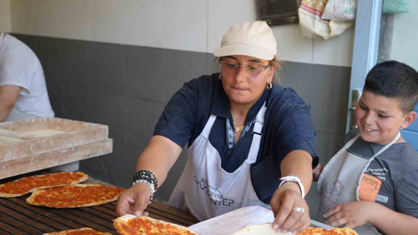 Gaziantep’in kadın pide ustası erkeklere taş çıkartıyor
