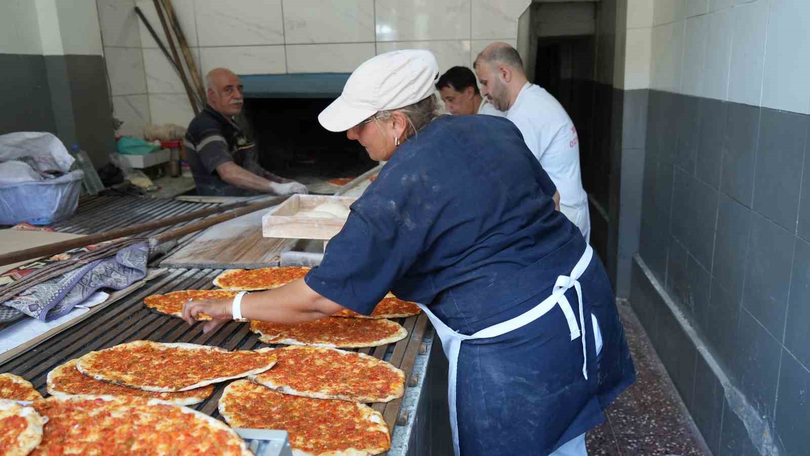 Gaziantep’in kadın pide ustası erkeklere taş çıkartıyor
