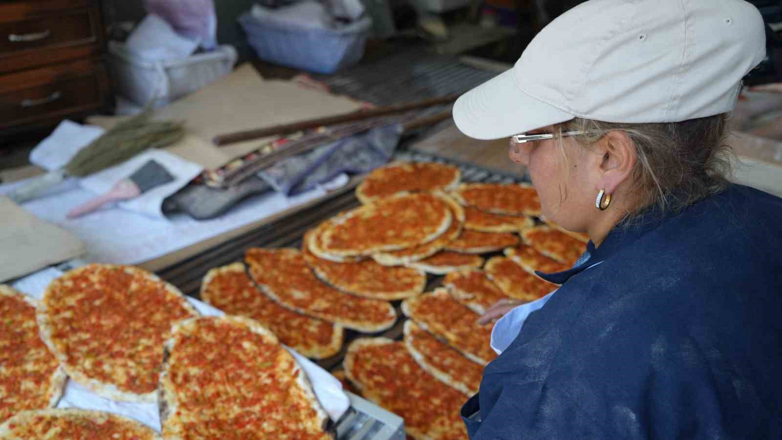 Gaziantep’in kadın pide ustası erkeklere taş çıkartıyor
