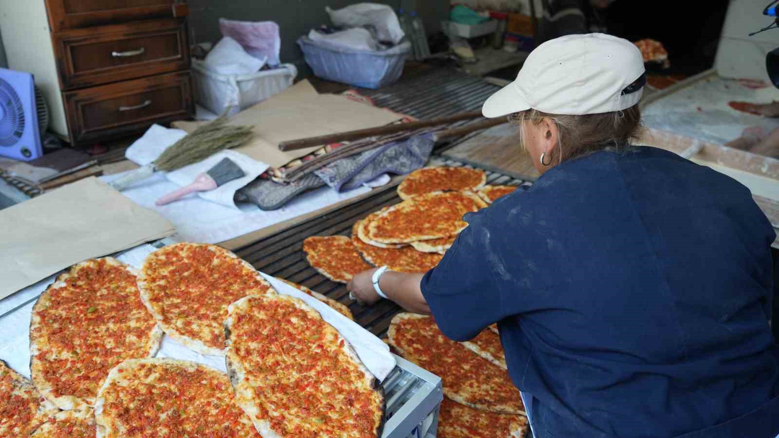 Gaziantep’in kadın pide ustası erkeklere taş çıkartıyor
