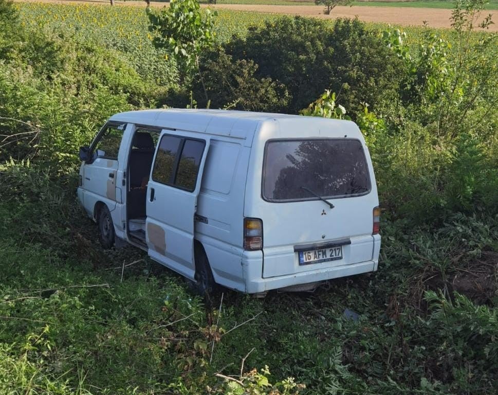 Kontrolden çıkan minibüs şarampole uçtu: 5 yaralı
