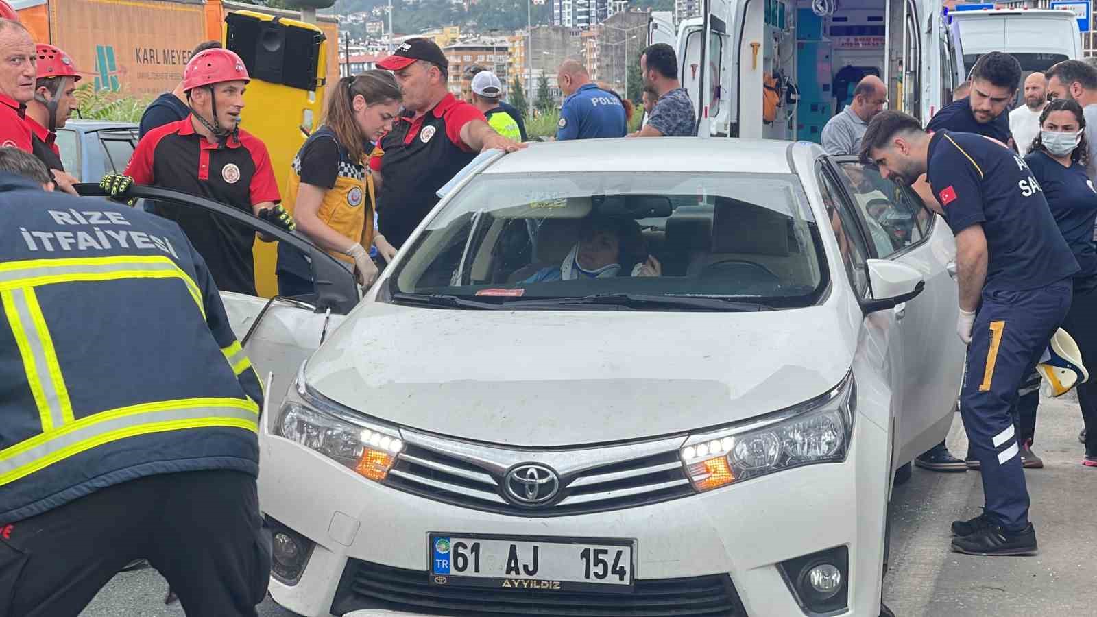 Rize’de trafik kazası: 3 yaralı
