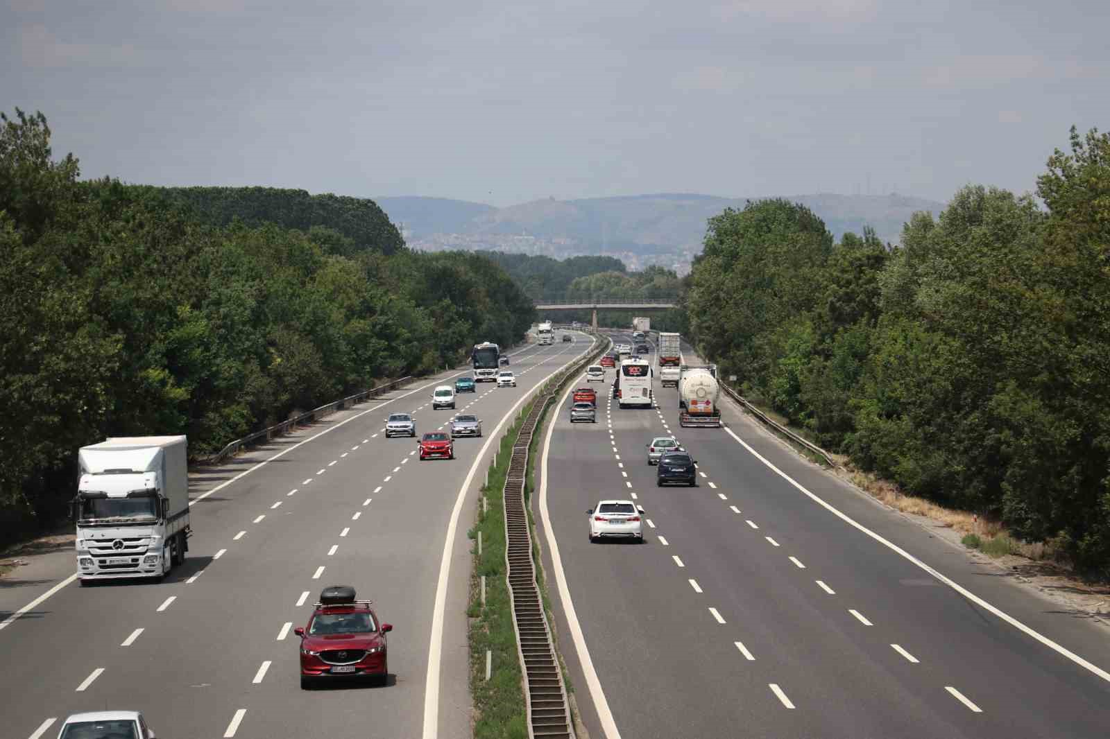 Dönüş yolunda Anadolu Otoyolu Sakarya geçişinde trafik normal seyrinde
