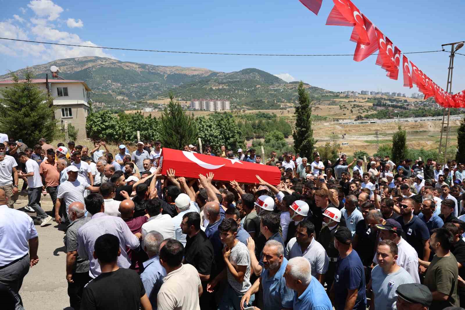 Şehit Piyade Astsubay Çavuş Mehmet Ali Horoz son yolculuğuna uğurlandı
