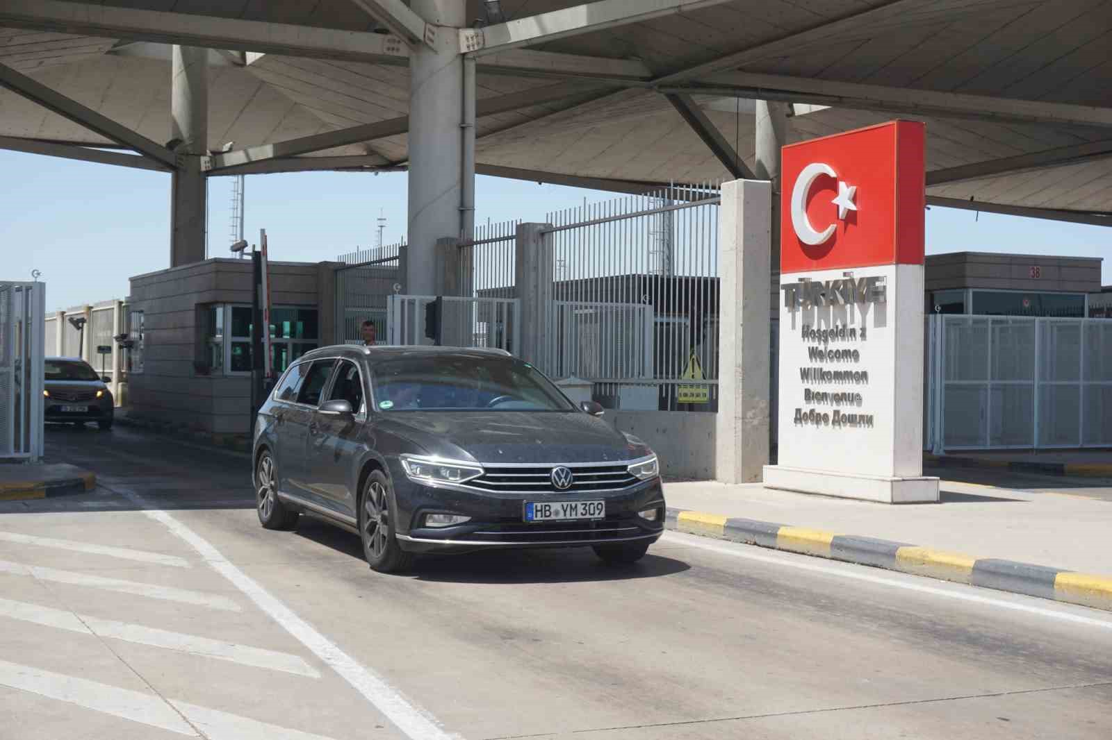 Kapıkule’de gurbetçi yoğunluğu başladı
