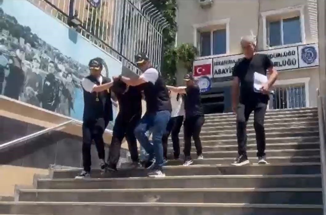 Bağcılar’da emekli polis memuru cinayetinin zanlıları adliyeye sevk edildi
